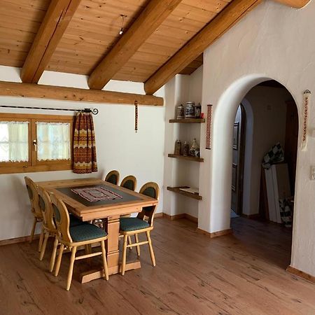Ferienwohnung Jalet Tschierv Zewnętrze zdjęcie